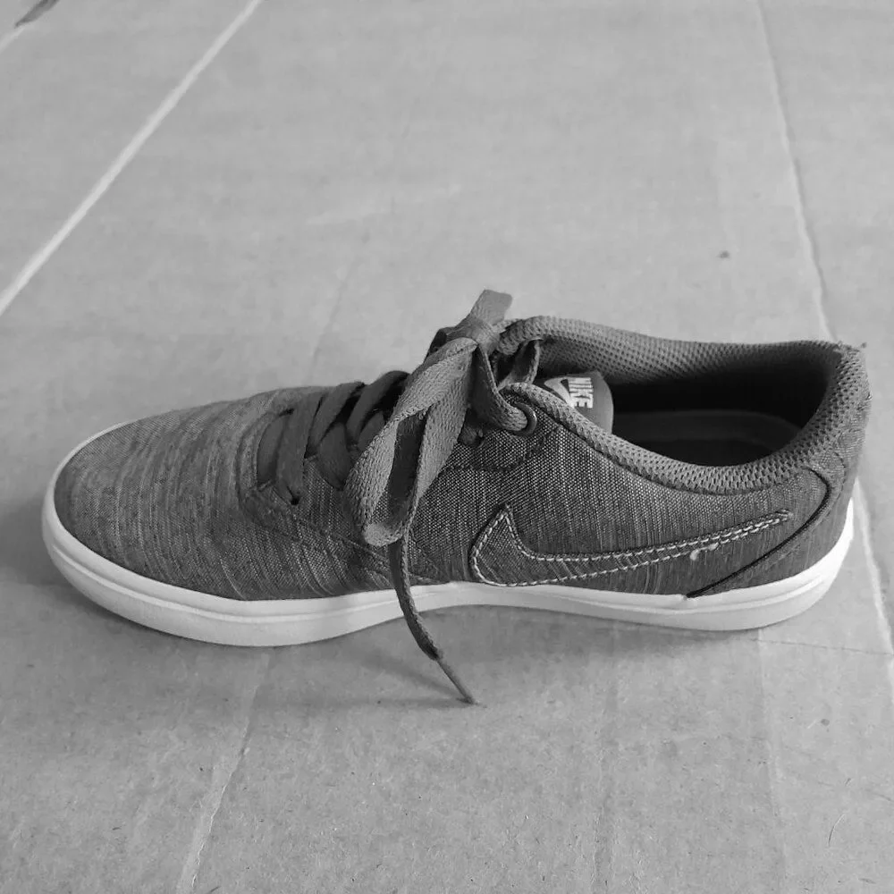 Nike SB Check Solar Soft Women’s Gray Running Sneakers Size 6